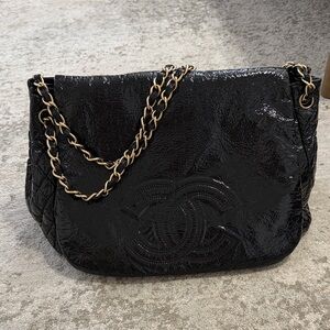 CHANEL RODEO PATENT LEATHER 
Chic Black Chain Shoulder Bag